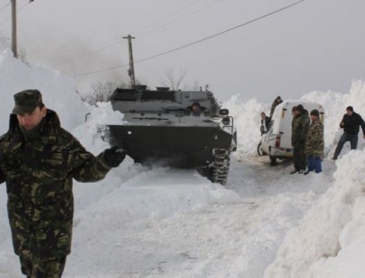 SALVĂRI DRAMATICE la Constanţa: Armata a intervenit cot la cot cu utilajele de deszăpezire